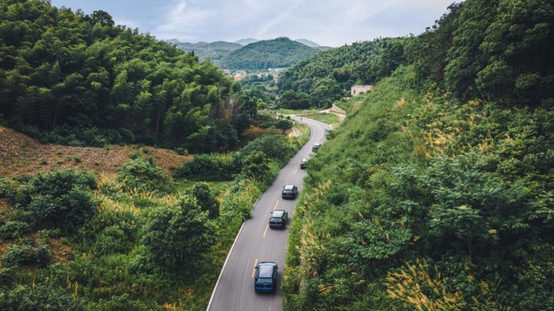 新能源电动汽车：未来出行的新篇章